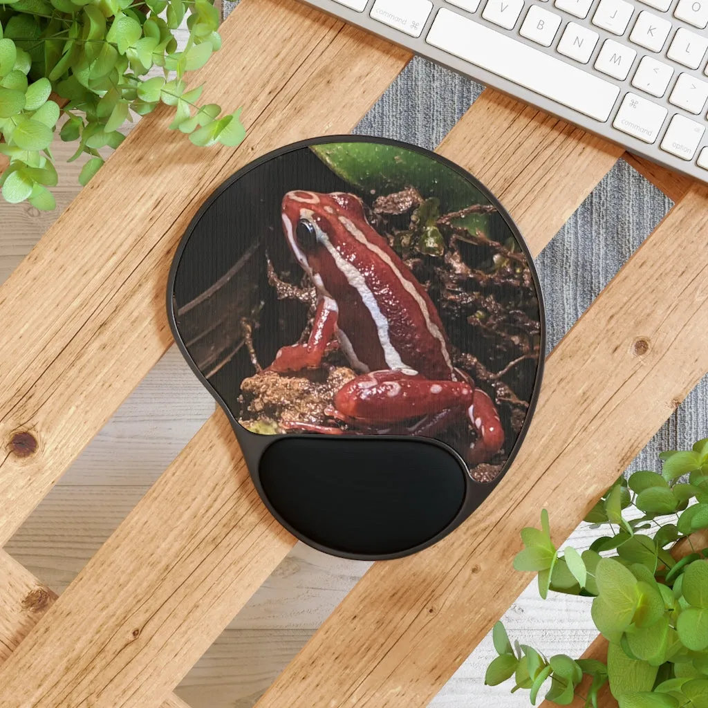 Red Frog Mouse Pad With Wrist Rest