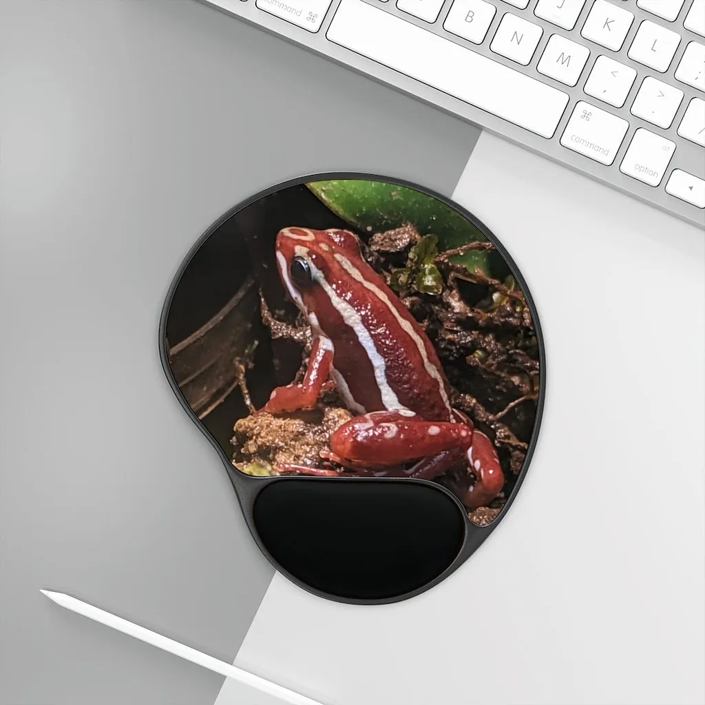 Red Frog Mouse Pad With Wrist Rest