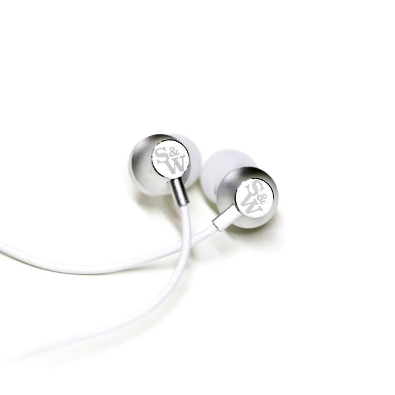 Strauss & Wagner SI201 Sound Isolating Earbuds With MFi Certified Cable